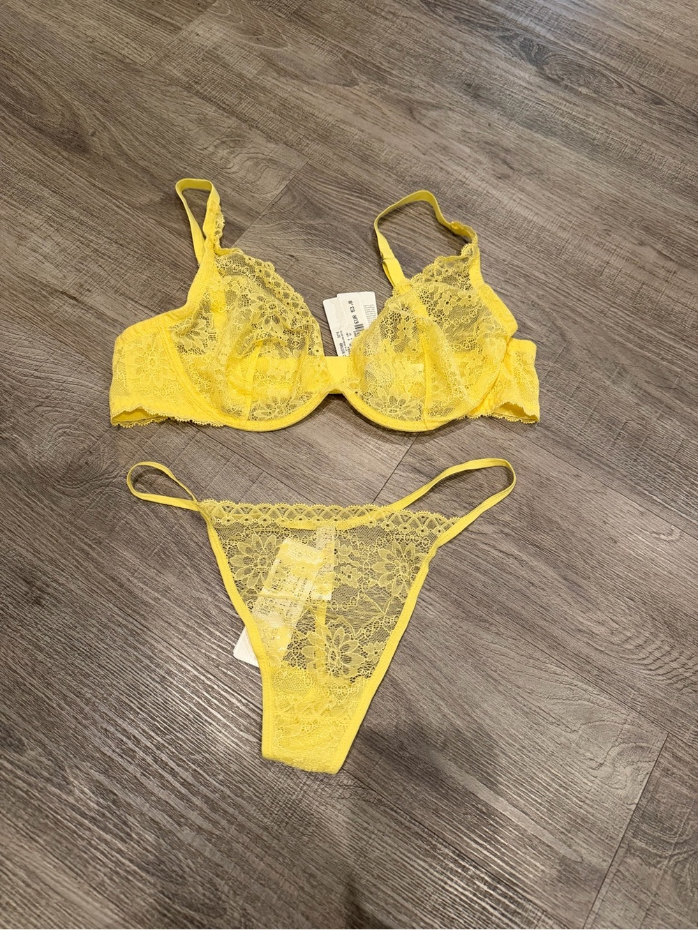 STUDIO LA PERLA Yellow Lace Underwire Bra & Thong Set - Women Intimates
